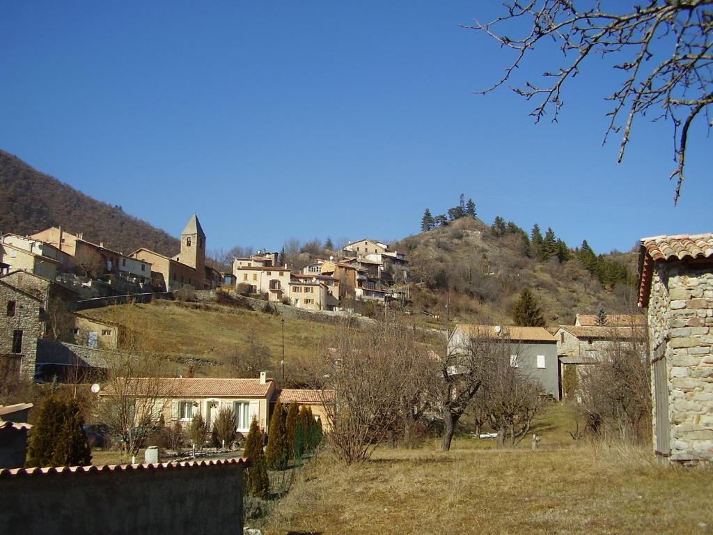 Gites Les Tilleuls Clamensane Exterior foto